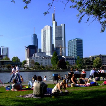 Frühling am Mainufer